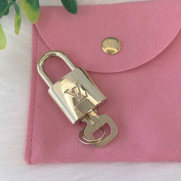 Louis Vuitton Padlock And Key #309 - Picture 8 of 10